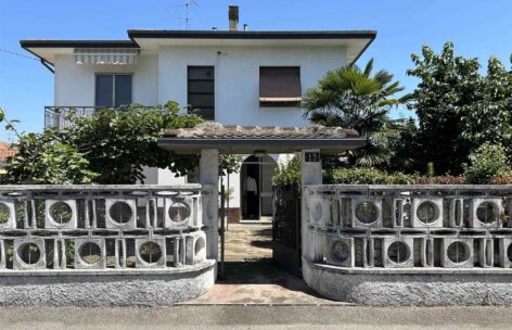 Villa bifamiliare in V a CARDANO AL CAMPO